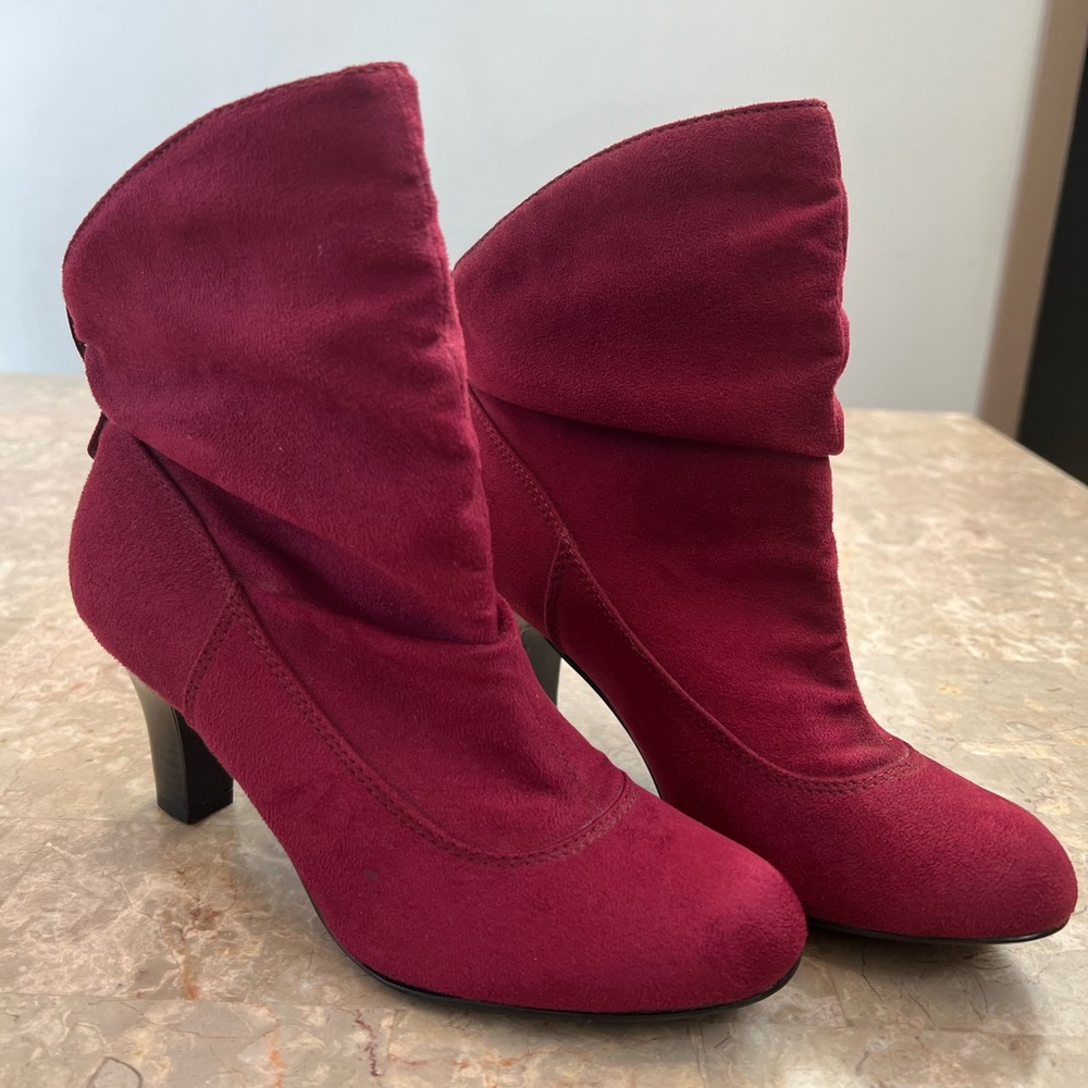 Decree Burgundy Faux Suede heeled bootie RUNS SMALL.
